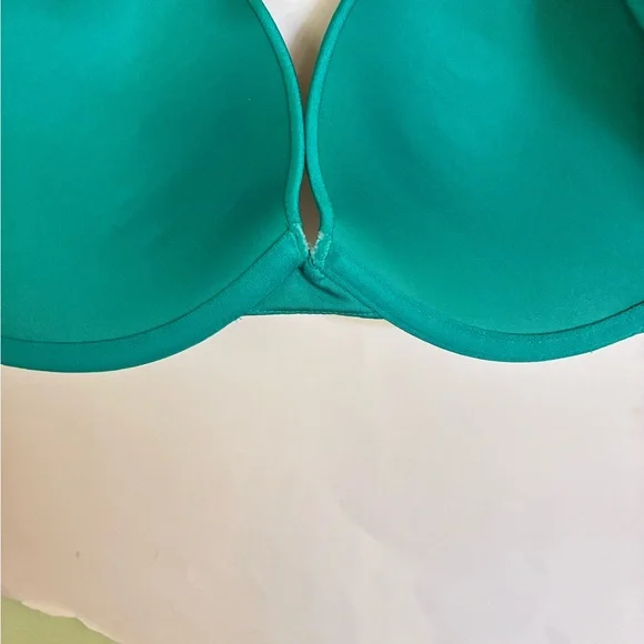 Victoria’s Secret Shiny bikini top new with tags size 38C - Picture 7 of 9